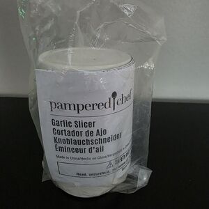 Pampered Chef Garlic Slicer - Classic White